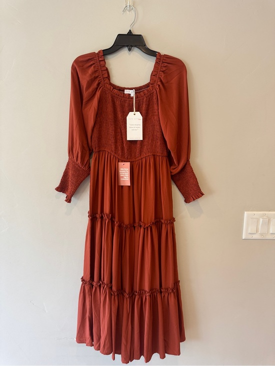 Ivy City Co Dresses & Skirts - Ivy City Co Midi Dress - Small